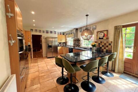 kitchen 1.jpg