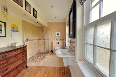 ensuite 1.jpg