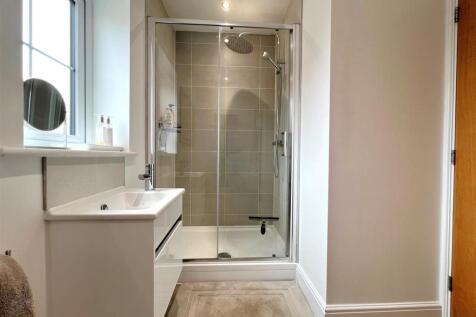 ensuite.jpg