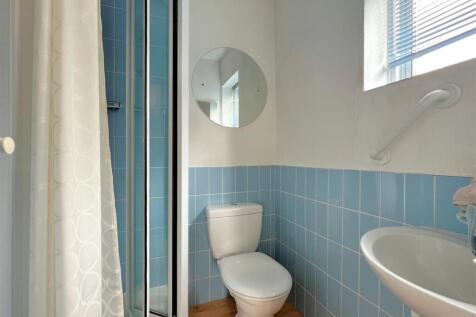 ensuite.jpg