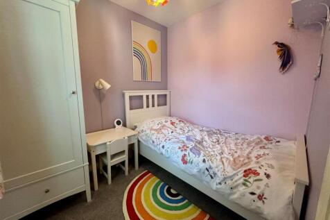 Bed 3a.jpg
