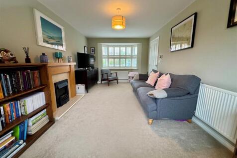 Living room 4.jpg