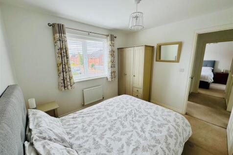 Bedroom 2a.jpg