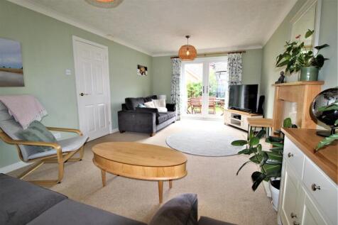 Living room 2.jpg
