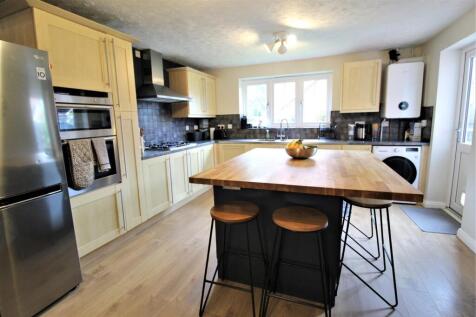 Kitchen 2.jpg