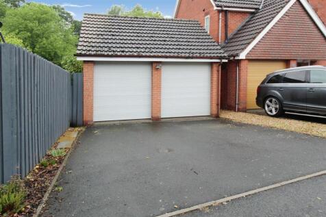 Double garage .jpg