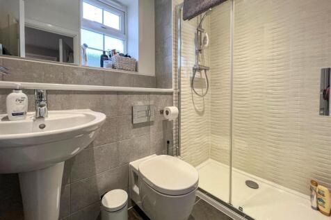 ensuite.jpg