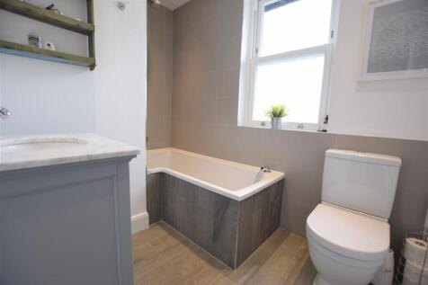 bathroom 2.jpg