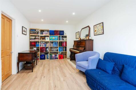 7 Camm Gardens24.jpg