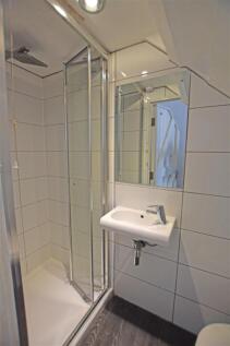 G.F. Shower Room