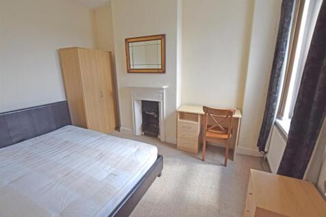 Middle Bedroom No.2
