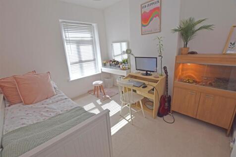 bedroom2.jpg