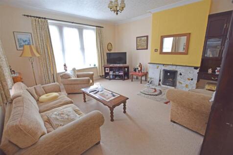 Bedroom 1 - Lounge.jpg