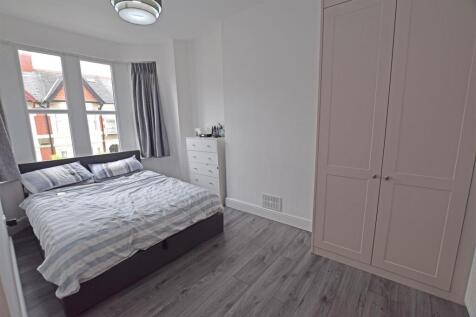 Bedroom 1.jpg