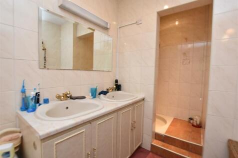 Ground Floor Bathroom-Shower.JPG