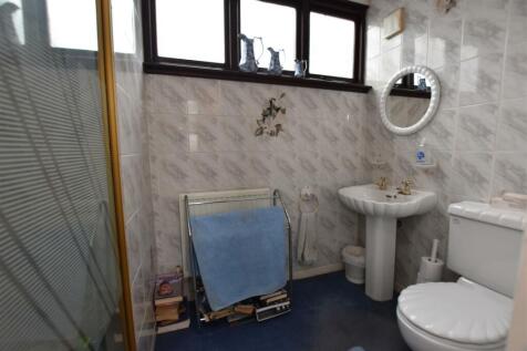 First Floor Shower Room.JPG