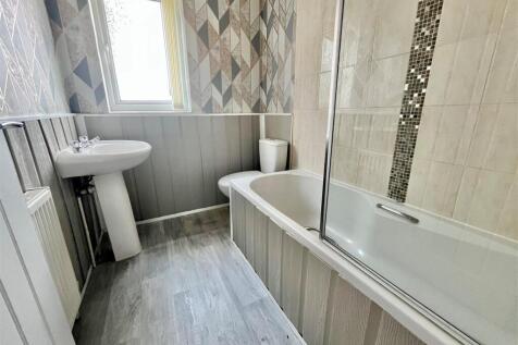 Bathroom..jpg