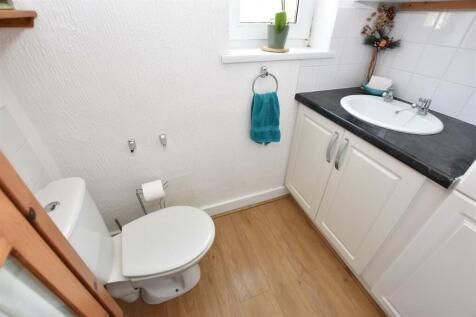 Ground Floor Claokroom WC.JPG