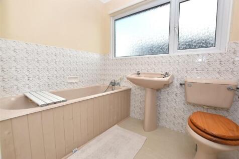 Bathroom.JPG