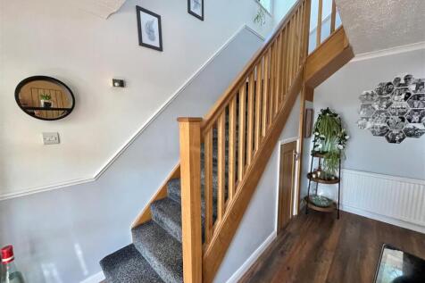 Entrance Hall..jpg