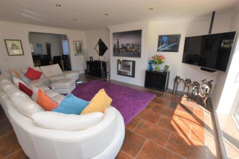 Rear Facing Lounge