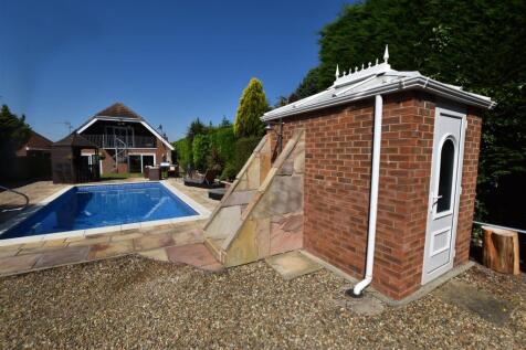 Pool House.JPG