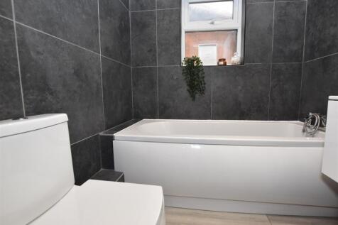 Bathroom.JPG