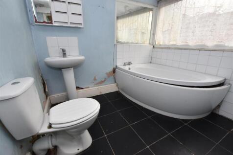 Bathroom.JPG