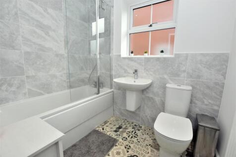 Family Bathroom.JPG