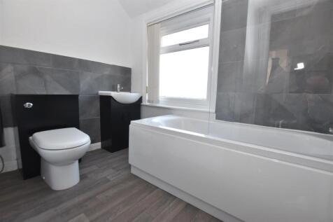 Bathroom.JPG