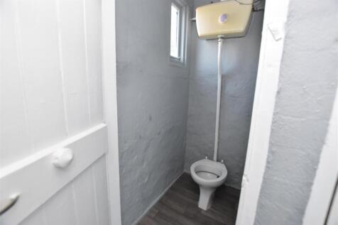 GF WC.JPG