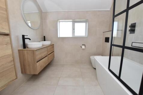 Bathroom.JPG