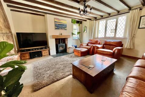 Sitting Room - image two.jpg