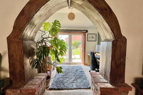 Snug - image two.jpg