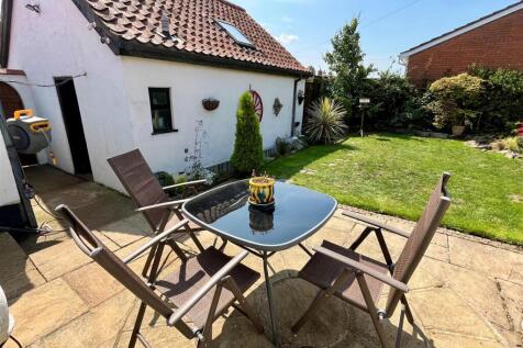 Rear Garden - image two.jpg