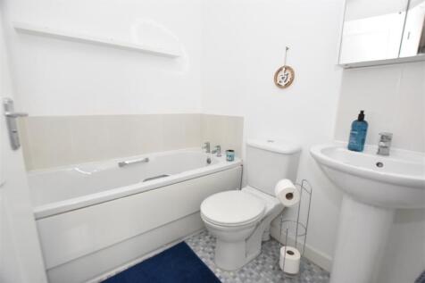 En Suite Bathroom.JPG