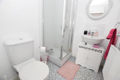 En Suite Shower Room.JPG