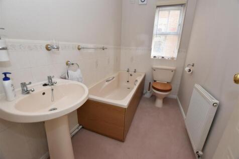 Family Bathroom.JPG