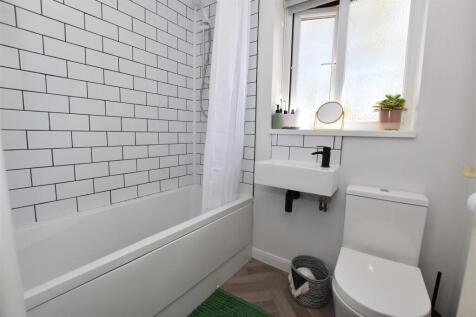 Bathroom.JPG