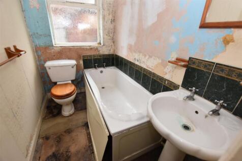Bathroom.JPG
