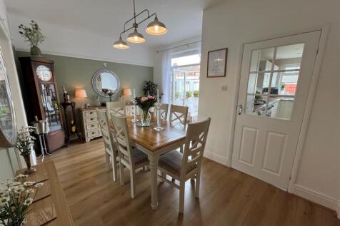 Dining Room.jpg