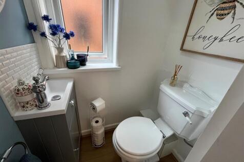 Cloakroom WC.jpg