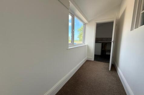 Side Hall (1)
