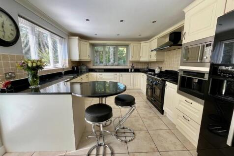 Kitchen Area.jpg