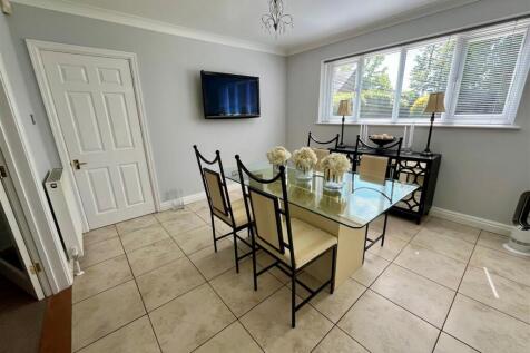 Dining Area.jpg