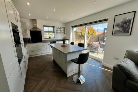 Dining Kitchen - Image Three.jpg