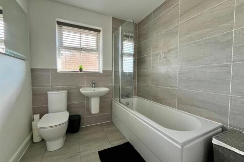 Family Bathroom.jpg