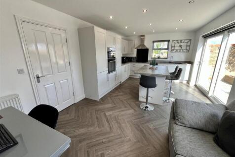 Dining Kitchen - Image One.jpg