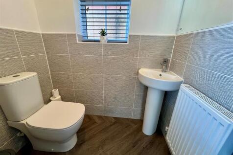 Cloakroom WC.jpg