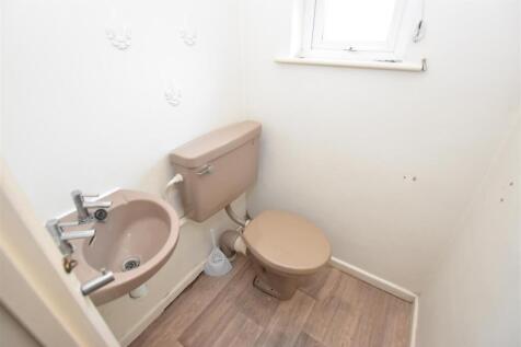 Cloakroom WC.JPG